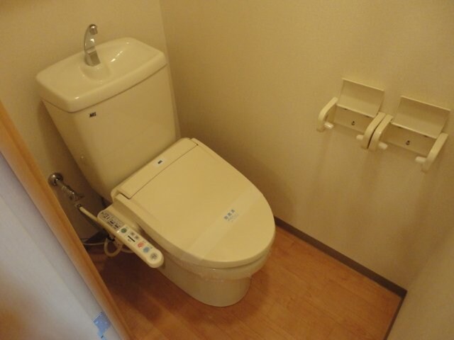 物件内観写真6　(シャワー付トイレ)