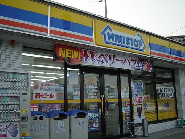周辺環境(ミニストップ（コンビニ）まで1,360ｍ)