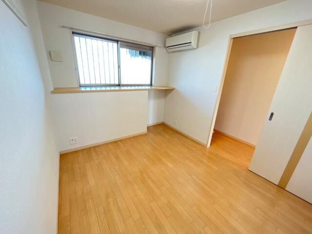 物件内観写真14　(洋室)