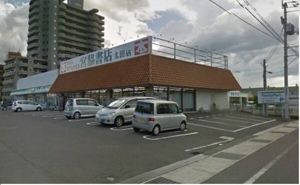 周辺環境(宮脇書店太田店さんまで230m)