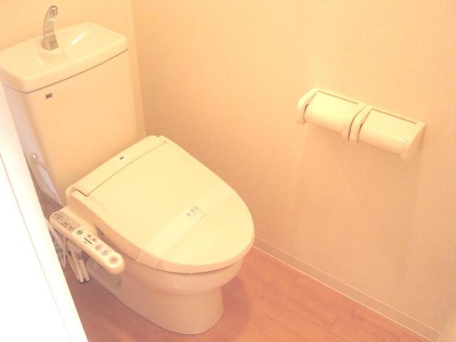 物件内観写真15　(シャワー付トイレ)