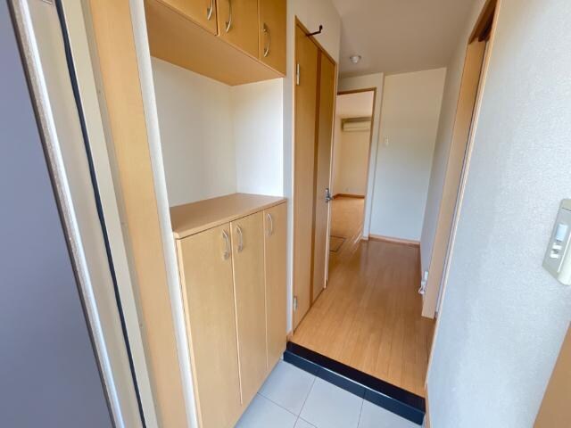 物件内観写真16　(玄関)