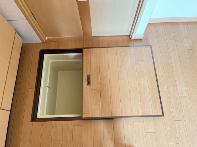 物件内観写真22　(床下収納)