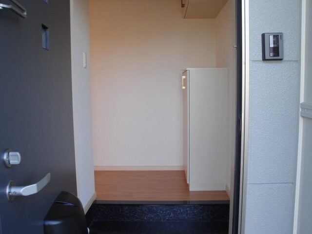 物件内観写真1　(玄関)