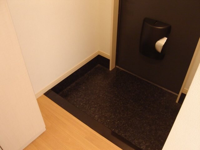 物件内観写真3　(玄関)