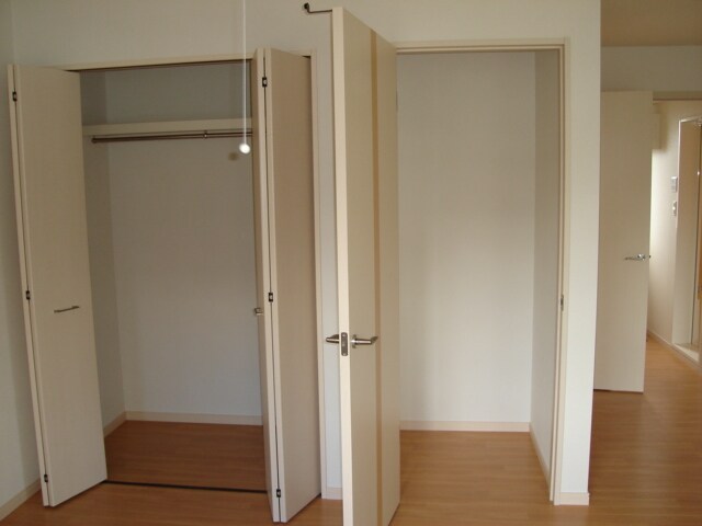 物件内観写真14　(クローゼット)
