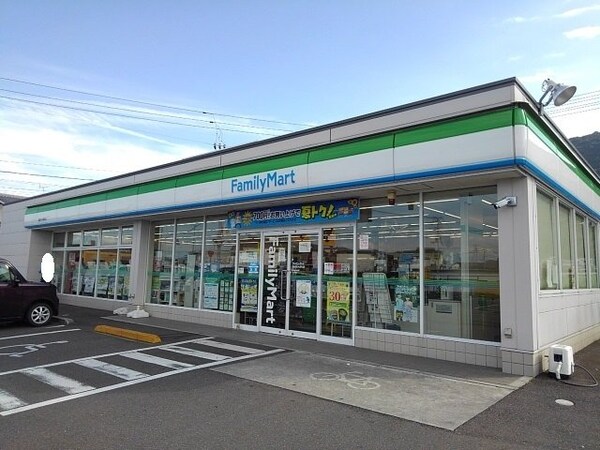 周辺環境(ファミリーマート善通寺大麻町店まで200m)