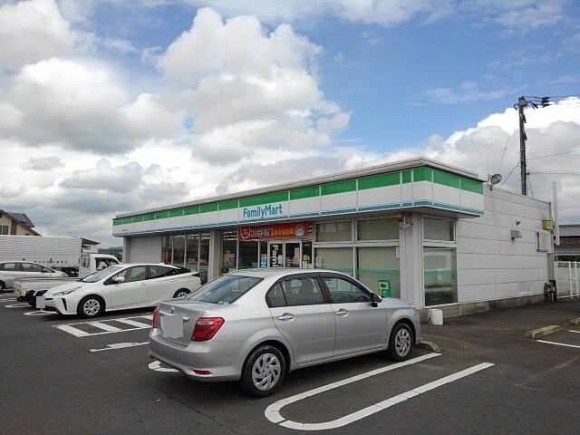 物件外観写真3　(ファミリーマート観音寺中田井店まで1200m)