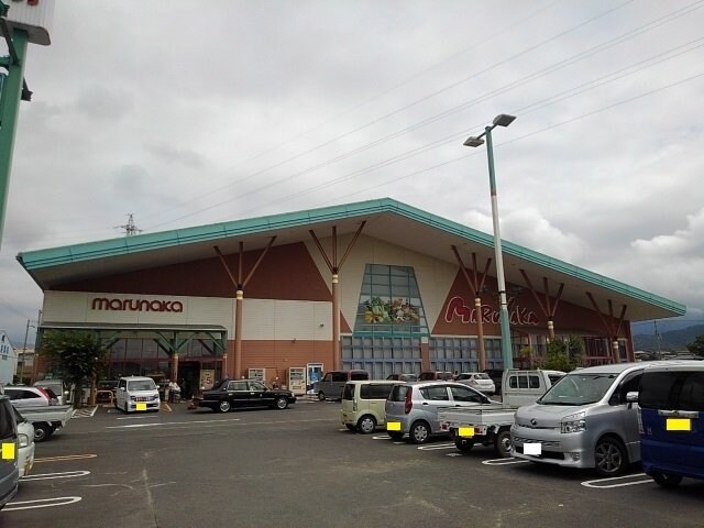 物件外観写真4　(マルナカ山本店まで2200m)