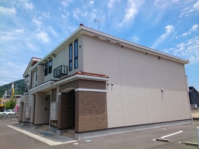 物件外観写真1　(外観もきれいです)