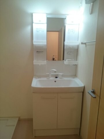 物件内観写真13　(忙しい朝には欠かせない洗面所です)