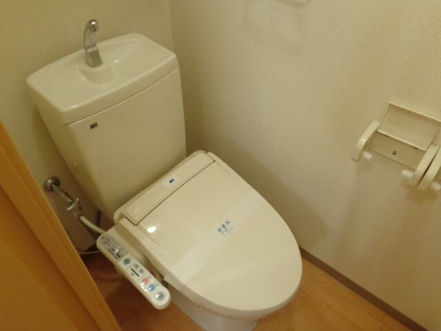 物件内観写真6　(シャワー付トイレ)