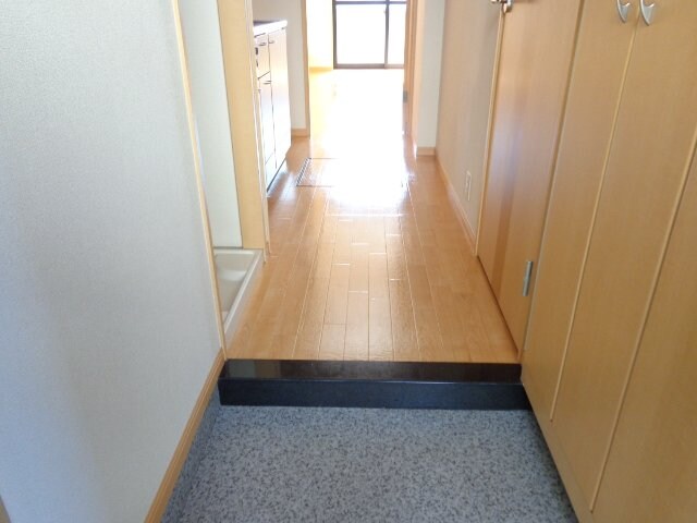 物件内観写真17　(玄関)