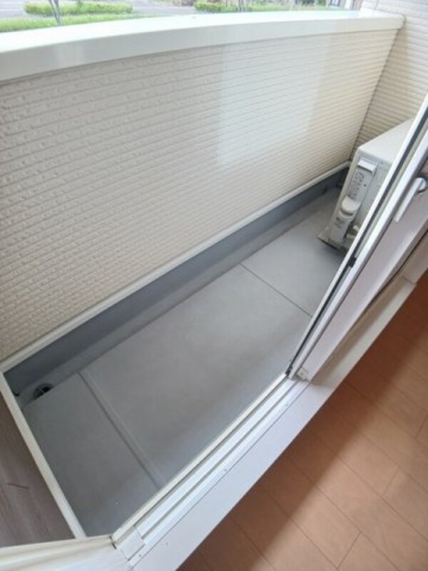 バルコニー(バルコニーからの眺めを楽しみながら食事をしませんか)
