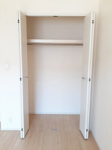 物件内観写真14　(収納豊富です)
