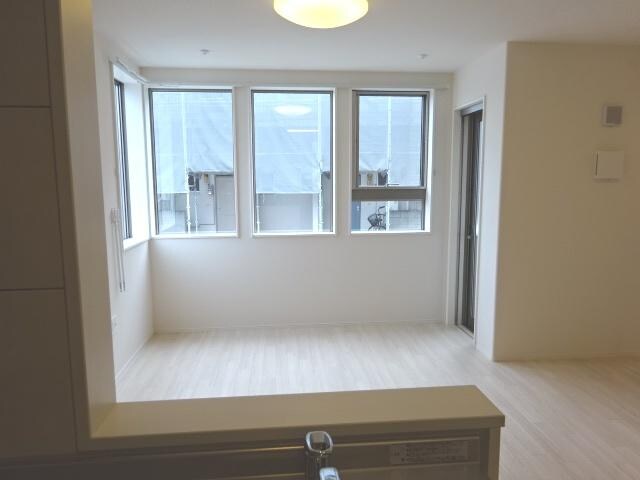 物件内観写真3　(リビング)