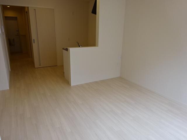 物件内観写真4　(リビング)