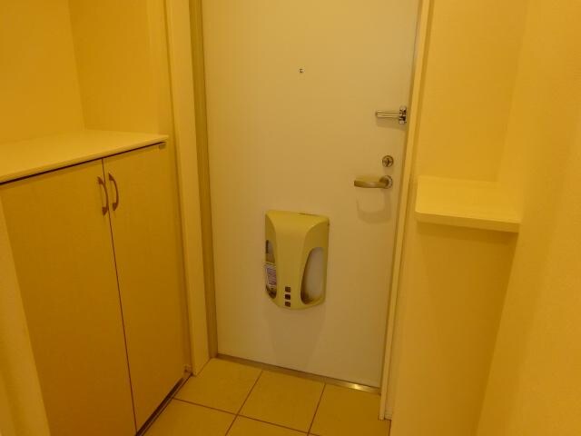 物件内観写真12　(玄関)