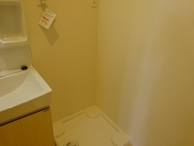 物件内観写真16　(洗濯機置場)