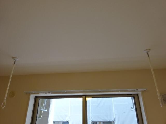 物件内観写真18　(室内物干し)