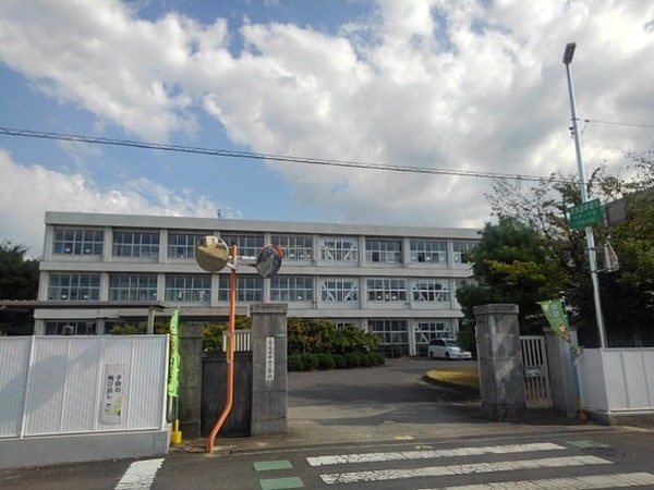 周辺環境(善通寺市立中央小学校まで2400m)