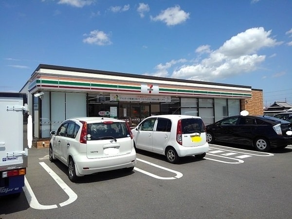周辺環境(セブンイレブン観音寺出作店まで600m)