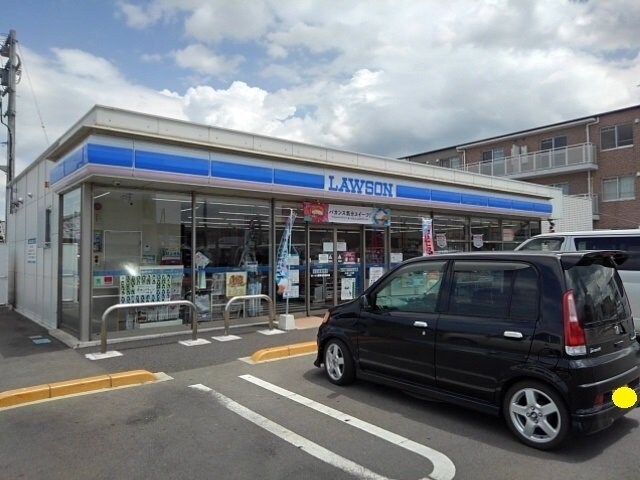 物件外観写真3　(ローソン観音寺植田町店まで300m)