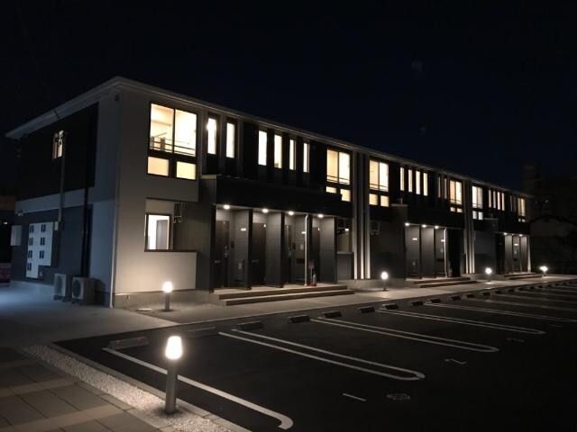 物件外観写真3　(外観写真（夜）)