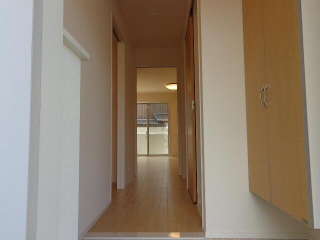 物件内観写真12　(玄関)