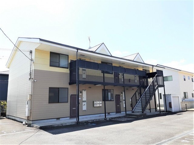 物件外観写真1　(落ち着いた雰囲気の外観です)