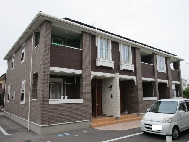 物件外観写真1　(外観は落ち着いています)