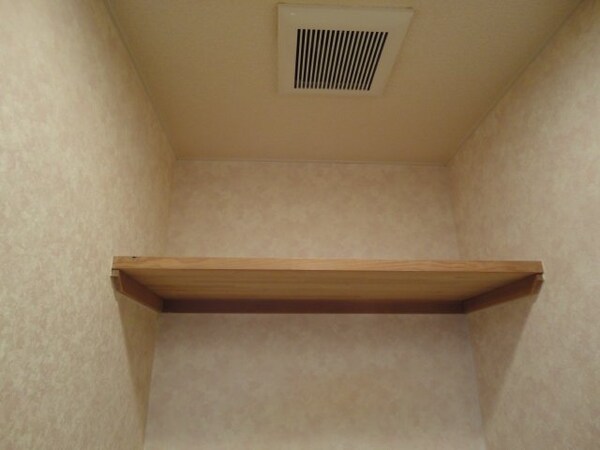 トイレ(トイレの上側の棚)