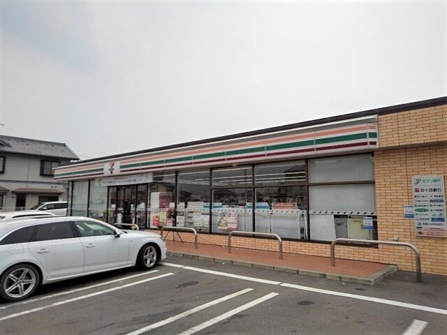 物件外観写真3　(セブンイレブン観音寺三本松町店まで300m)