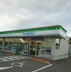 物件外観写真4　(ファミリーマートさんまで600m)