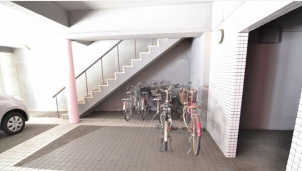 居室(駐輪場)