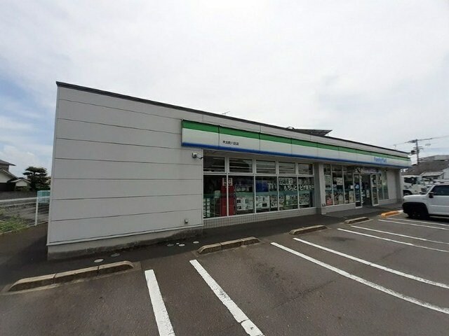 物件外観写真5　(ファミリーマート木太８区店さんまで450m)