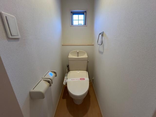 物件内観写真17　(シャワー付トイレ)