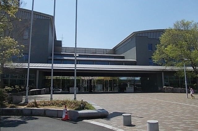 物件外観写真8　(県立図書館さんまで2400m)