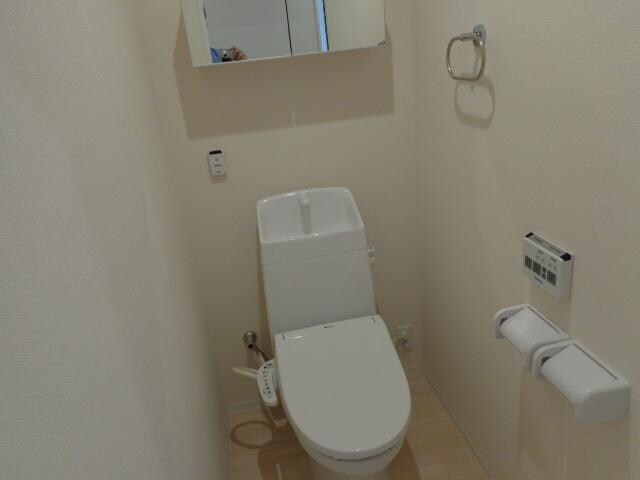 物件内観写真11　(シャワー付トイレ)