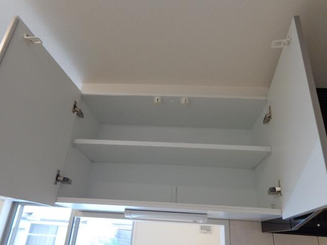 物件内観写真28　(キッチン上収納)