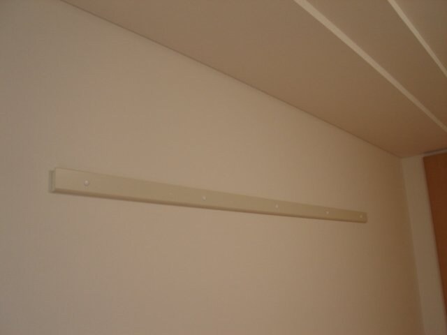 物件内観写真18　(ハンガーかけ)