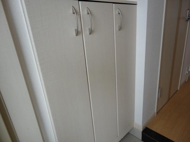 物件内観写真17　(下駄箱)