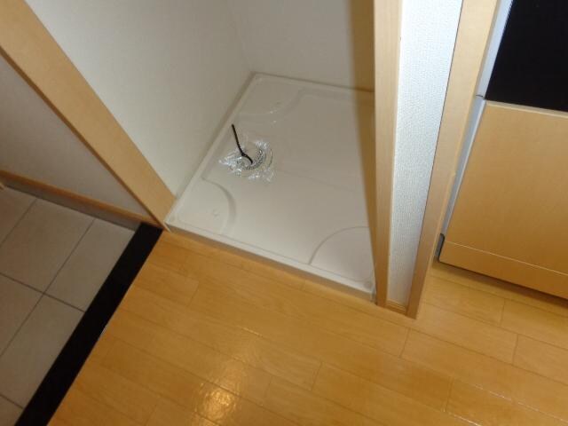 物件内観写真3　(洗濯機置場)