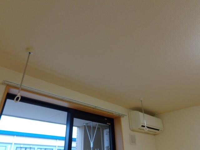 物件内観写真8　(室内物干し)