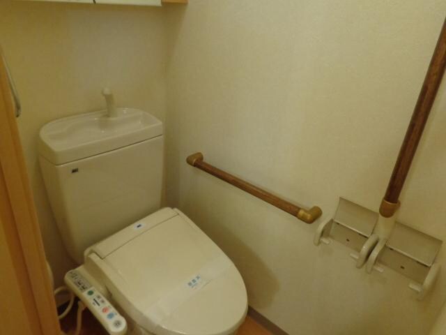 物件内観写真18　(シャワー付トイレ)