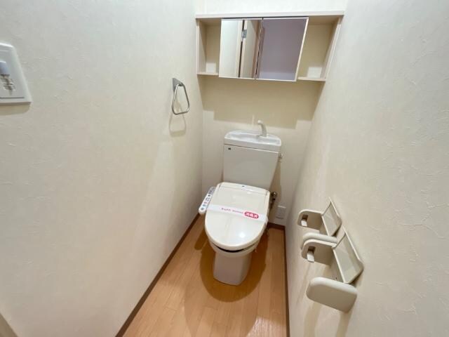 物件内観写真13　(シャワー付トイレ)