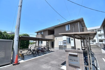 スカイブルー B棟外観写真