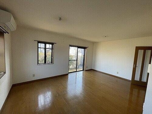 物件内観写真3　(原状回復工事前)