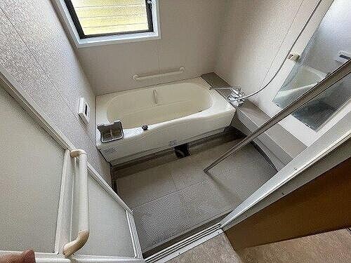 物件内観写真4　(原状回復工事前)