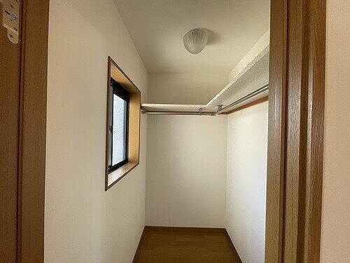 物件内観写真11　(原状回復工事前　ウォークインクローゼット)